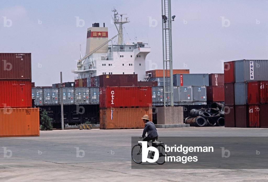 Shanghai Container Port, Shanghai, China (photo)