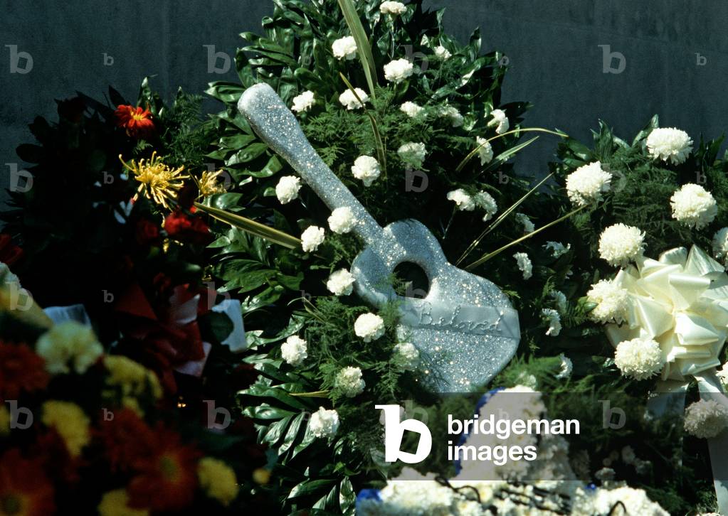 Floral Tributes to Elvis Presley funeral outside Forest Hill Cemetery, Memphis, Tennessee, 18th August 1977 (photo)