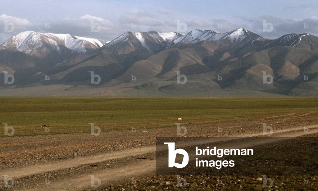 Gobi Desert with Gobi-Altai mountains, Gobi-Altai Province, Mongolia, Asia