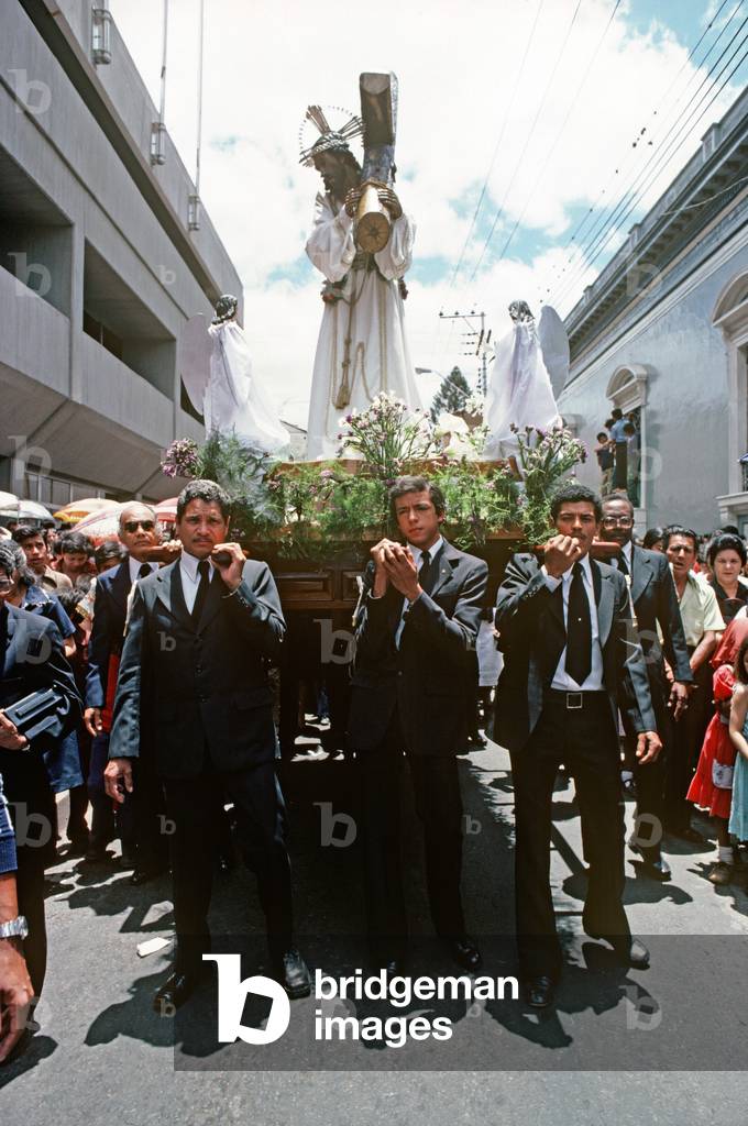 Roman Catholic Sect with statue of Jesus with Crucifix praying at Good Friday, Stations of the Cross, Tegucigalpa, Honduras (photo)