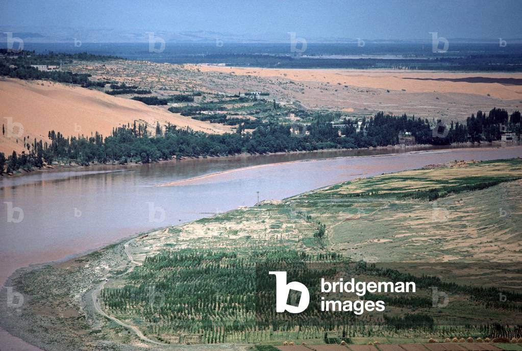 Yellow River from Yinchuan Lanzhou train, Ningxia Hui Province, China (photo)