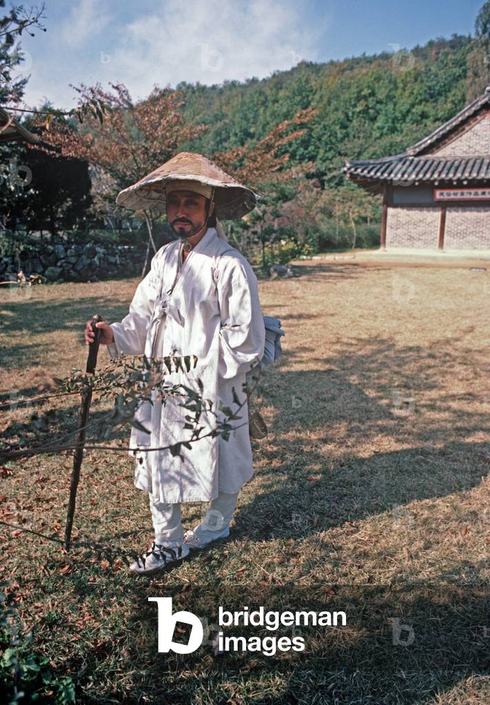 Holy man in the grounds of Sokkuram Temple part of the Bulguksa Temple complex, Head of the Jogye order of Korean Buddhism, South Korea, Asia (photo)