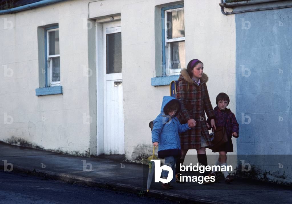 School children walking to school, Castlebar, Co Mayo, Ireland (photo)