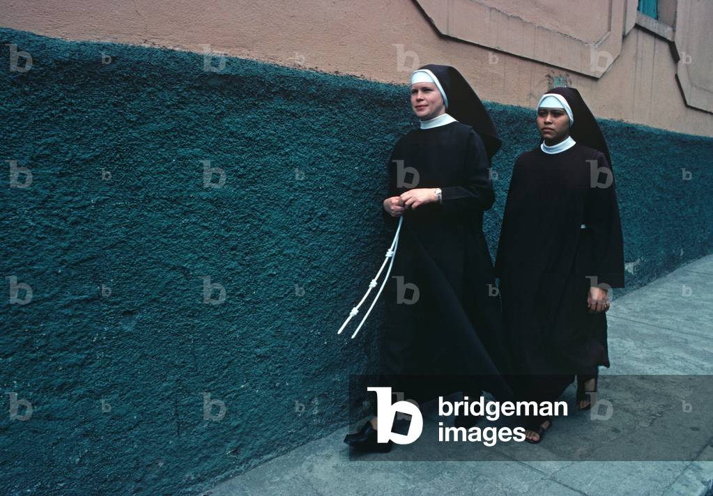 Roman Catholic Nuns walking down street in Tegucigalapa, Honduras (photo)