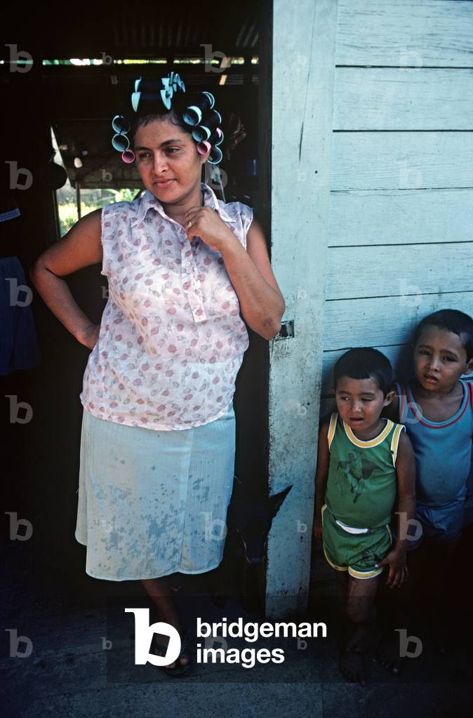 Banana plantation workers homes, Isletas banana plantation, Honduras (photo)