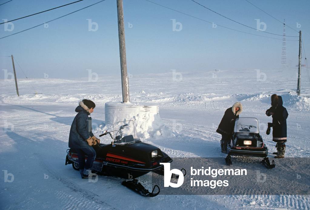 Inuit inhabitants of Cambridge Bay, hamlet on Victoria Island, Nunavut, Canada (photo)