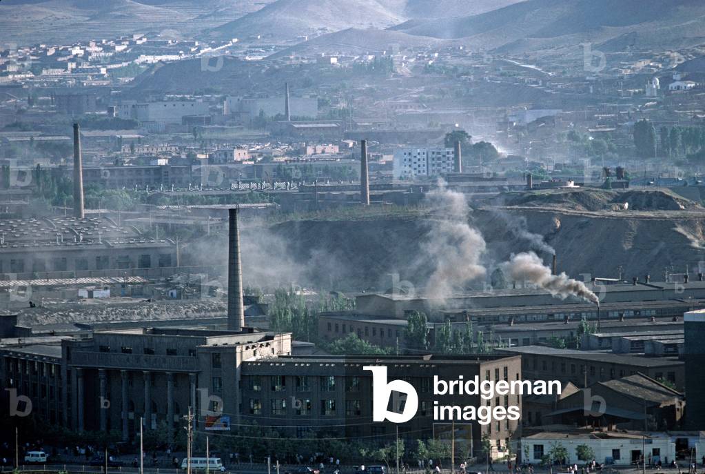 Smoke pollution, Urumqi City, Xinjiang Province, China, 1985 (photo)