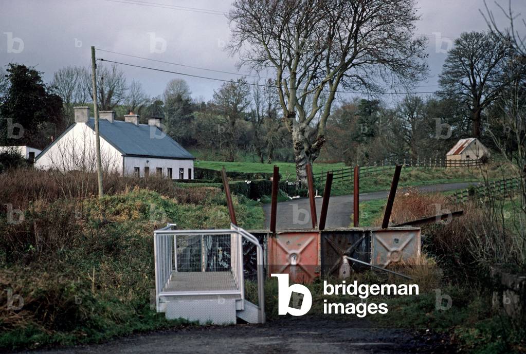Cross border road blocks and pedestrian bridge between Northern Ireland and the Republic of Ireland, Northern Ireland, 1980 (photo)