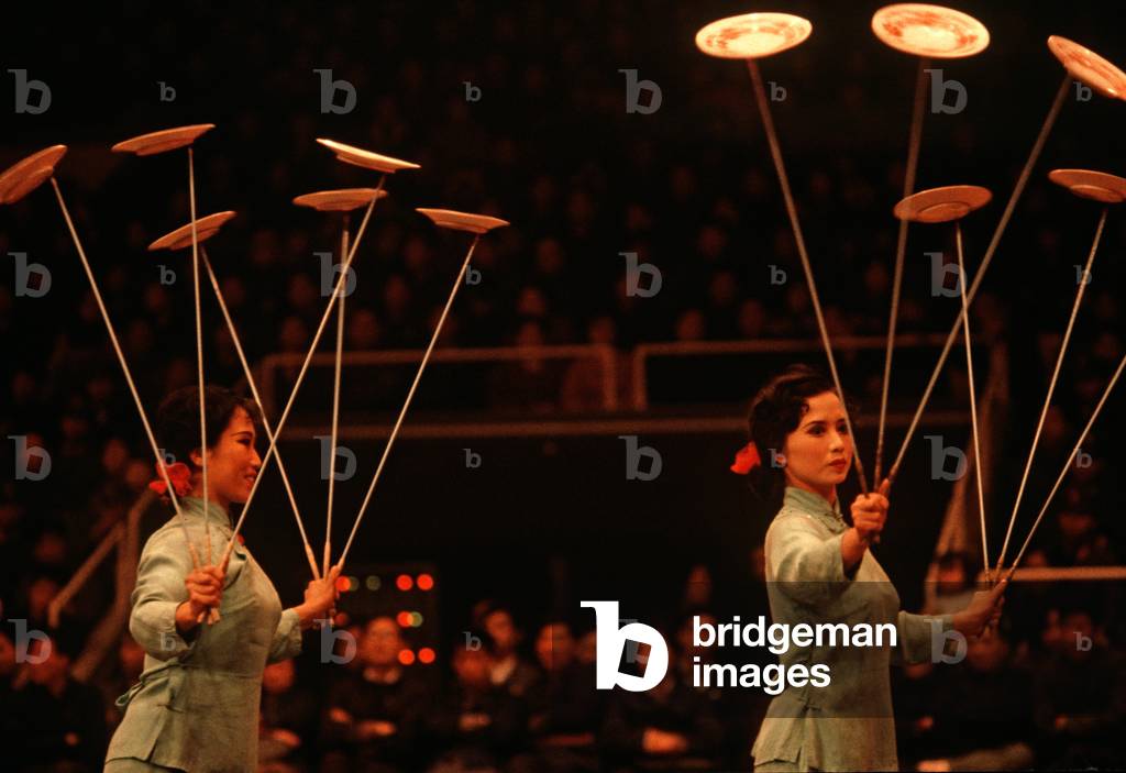 Acrobatic display, Nanjing, China, 1979 (photo)