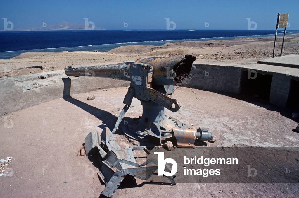 Gun emplacement with blown up gun in Ras Nasrani which guarded the Straits oF Tiran during the 1956 Sinai War (photo)