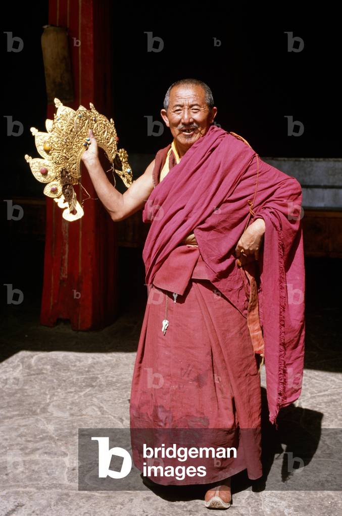 Buddhist monks inside Jokhang Temple, Lhasa, Tibet (photo)