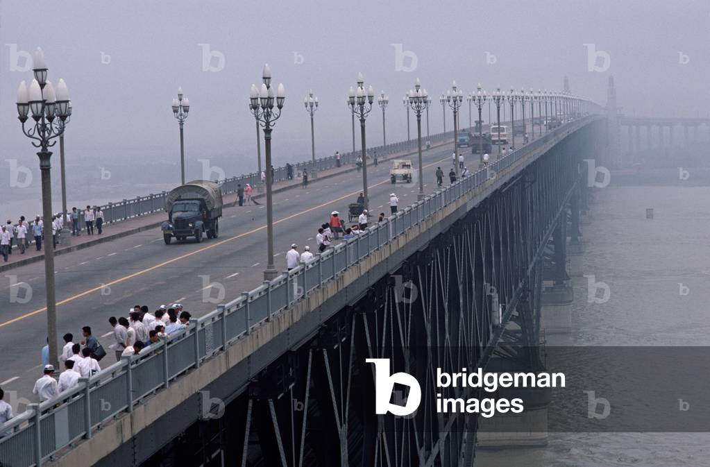 Yangtze River Bridge, Nanjing, Jiangsu Province, China (photo)