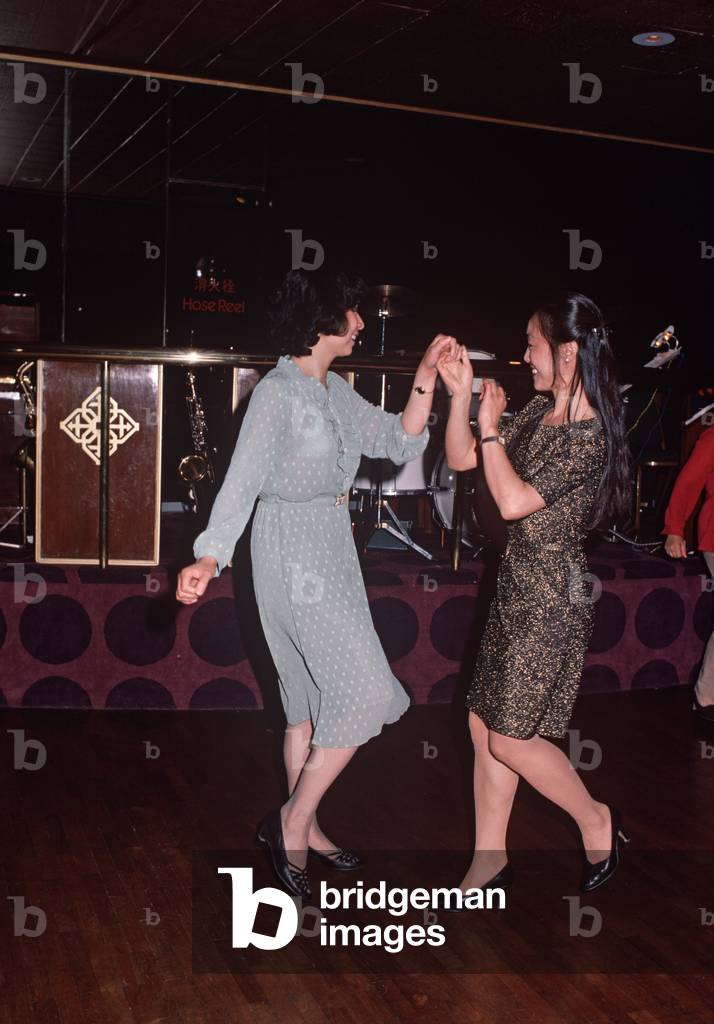 Dancing to the Jimmy King Jazz Orchestra, Shanghai, China (photo)