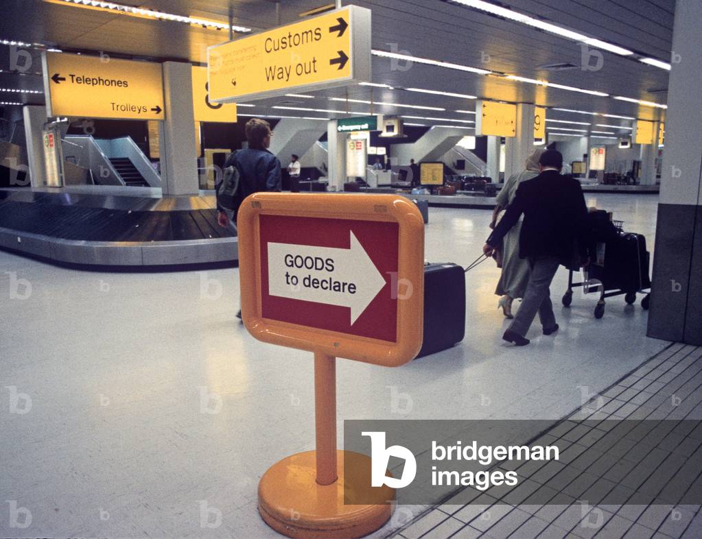 HM CUSTOMS & EXCISE. HEATHROW AIRPORT. 1980s