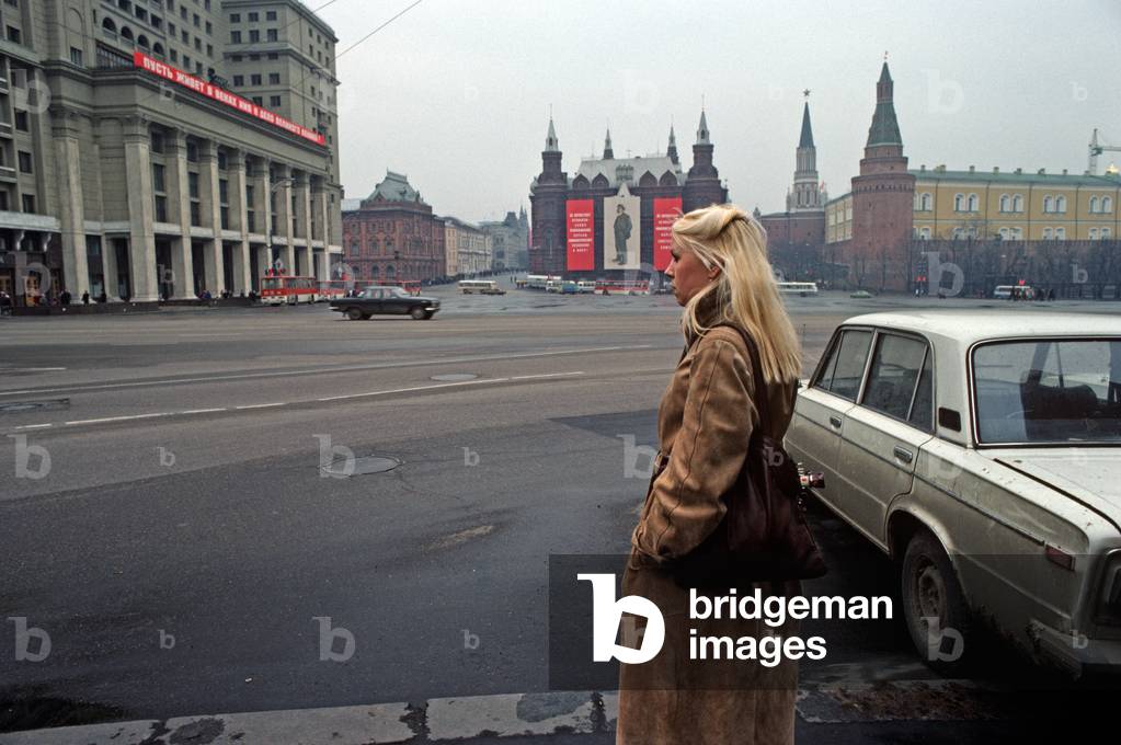 Lady waiting for a taxi just off Red Square, Moscow, Russia (photo)