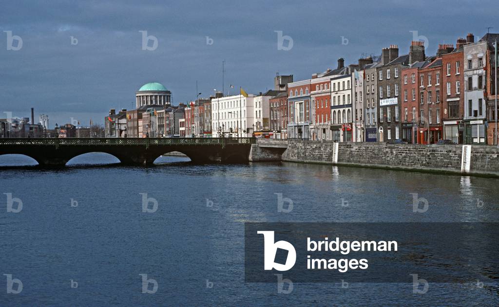 Grattan Bridge over the River Liffey, with the Four Courts, The Ormond Hotel and the Lower Ormond Quay, as referred to by James Joyce in 'Dubliners', Dublin, Ireland (photo)