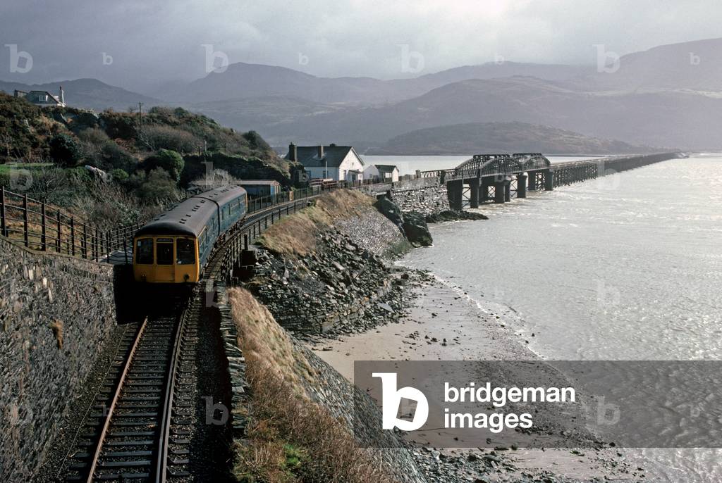 Train at Dovey Junction, Wales, Great Britain, 1982 (photo)
