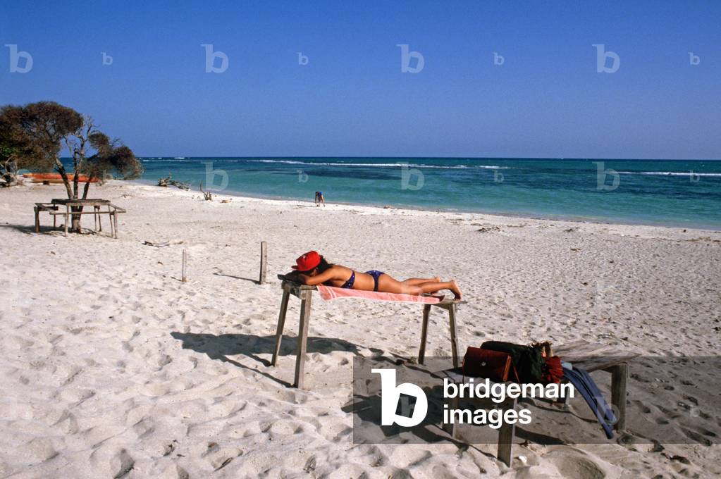 Beach near Kingston, Jamaica (photo)