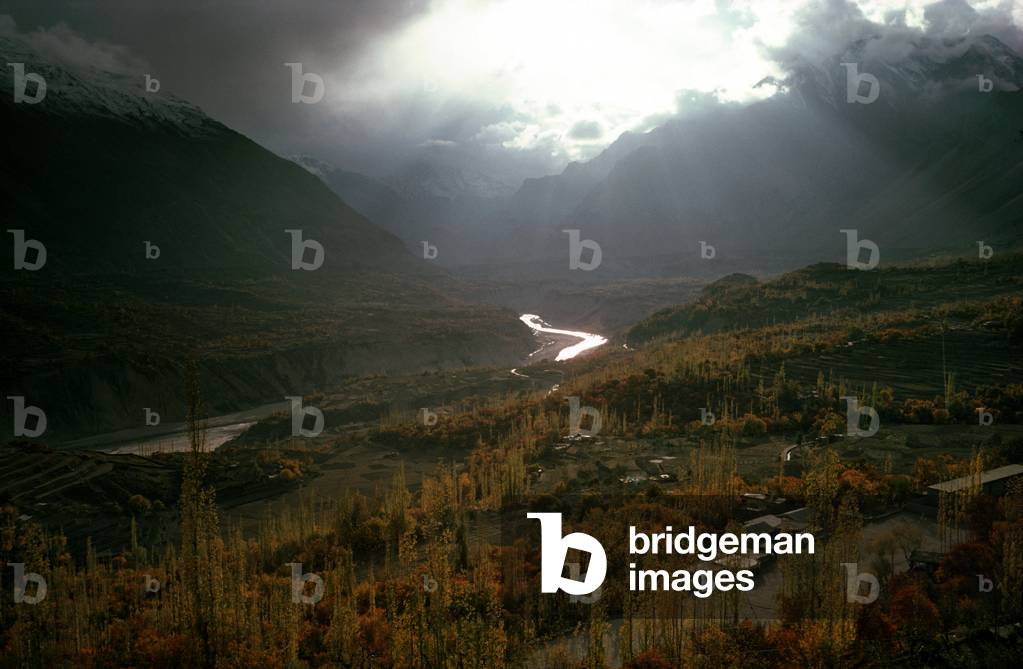 Hunza Valley and Indus River in autumn,  Karakoram Mountains, Gilgit-Baltistan Administrative Area, Pakistan (photo)