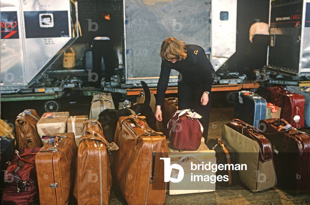 HM CUSTOMS & EXCISE. HEATHROW AIRPORT. 1980s