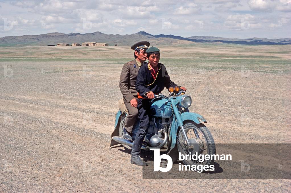 Mongolian motocycle, Gobi-Altai, Gobi Desert, Mongolia, Asia