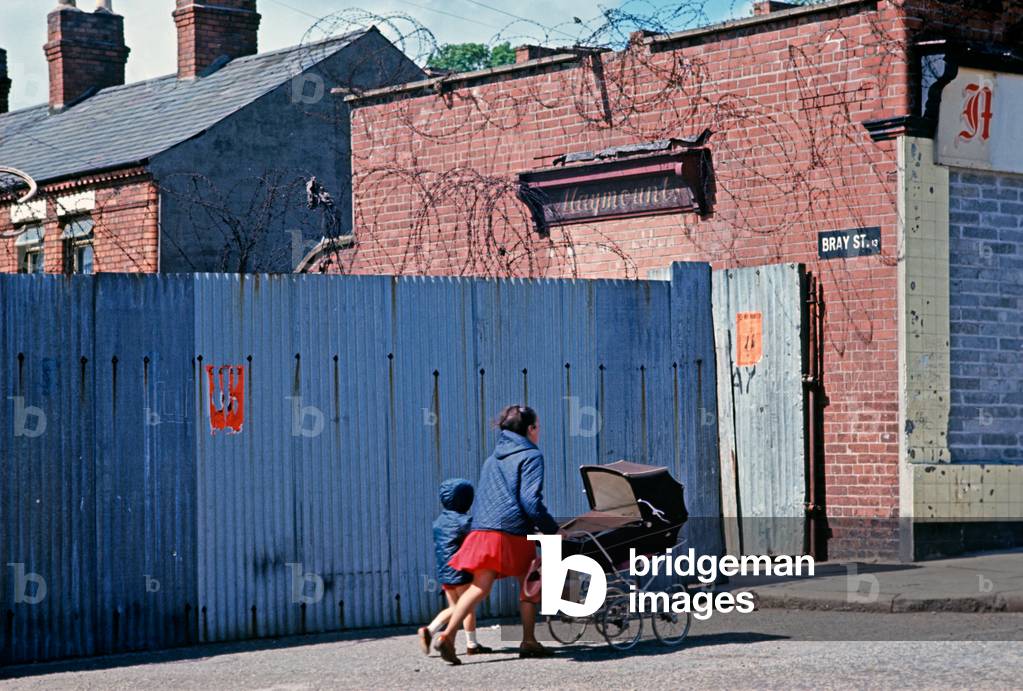 One of the first peace walls separating Catholic and Protestant communities, Northern Ireland, 1972 (photo)