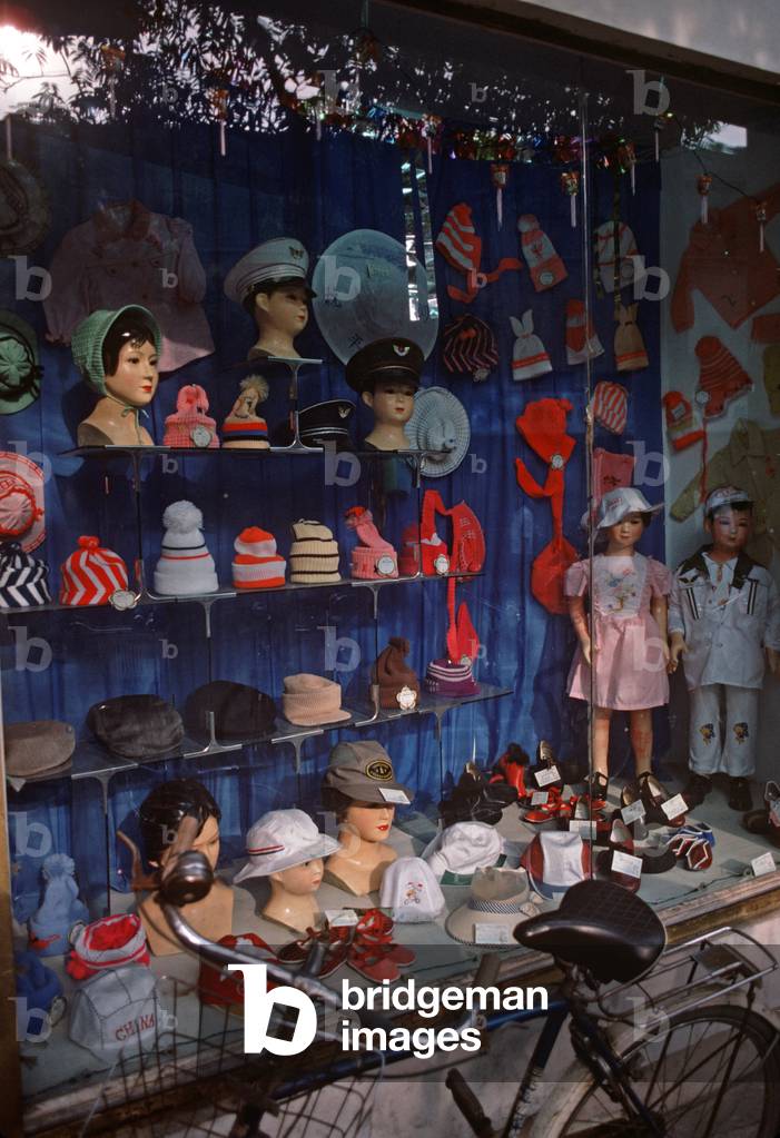 bicycle outside shop selling hats, Hangzhou, Zhejiang Province, China (photo)