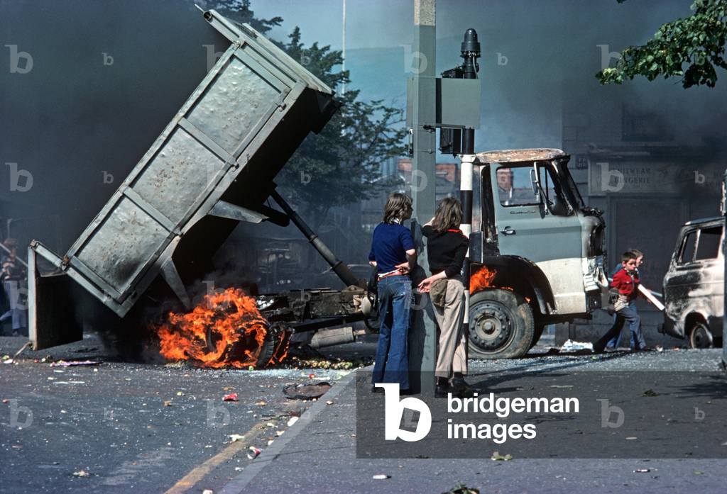 Young Nationalists during Riots in the Falls Road, West Belfast during the Troubles, Northern Ireland, 1976 (photo)