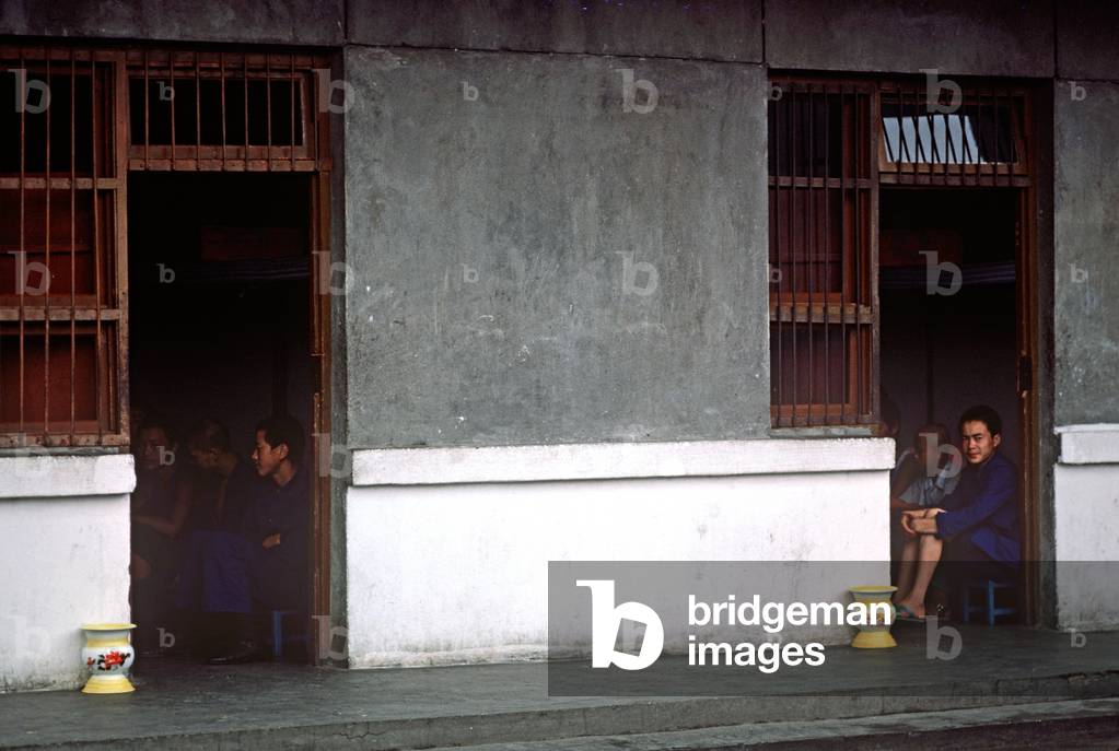 Chinese youth prisoners in Chengdu Youth Detention Center, China, 1985 (photo)