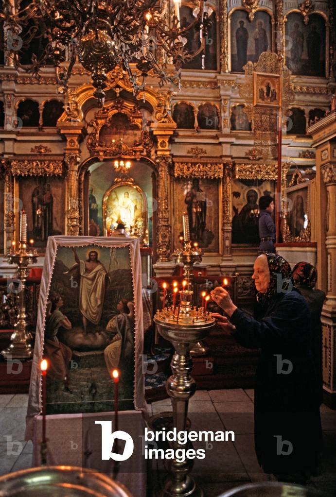 Congregation of Russian Orthodox church of St Peter and St Paul, Moscow, Russia (photo)