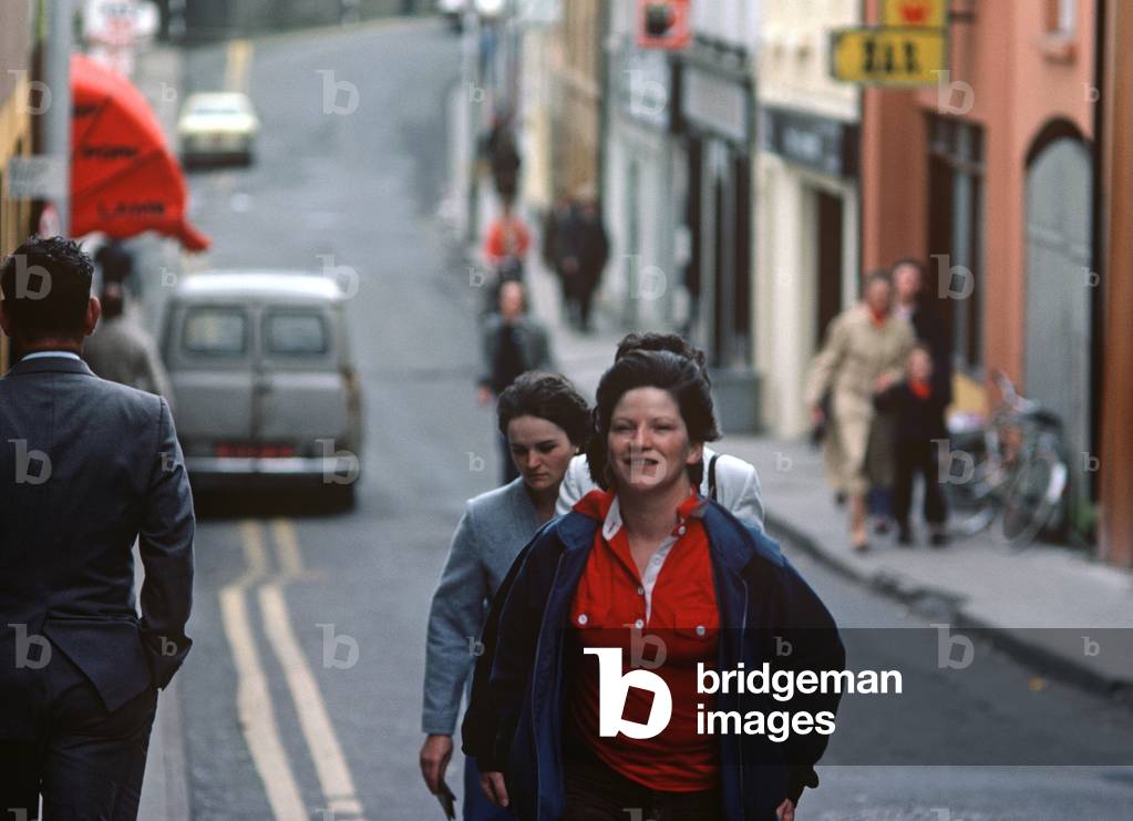 Street scene, Castlebar, Co Mayo, Ireland (photo)