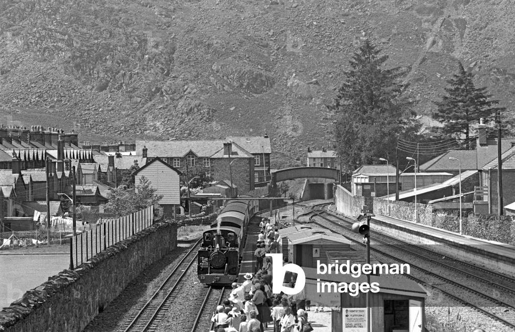Passengers waiting for the steam locomotive at Blaenau Ffestiniog station, Gwynedd, North Wales, 1990 (photo)