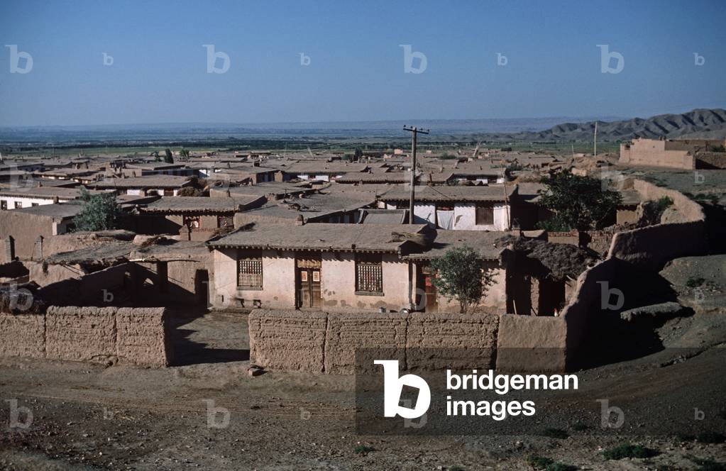 Ningxia Hui Province villages from Yinchuan Lanzhou train, China (photo)