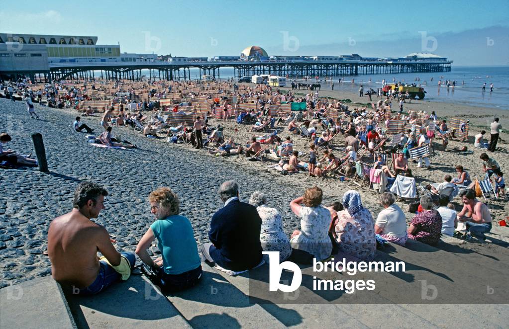 August Bank Holiday,  Blackpool beach and North Pier, Blackpool,  Lancashire (photo)