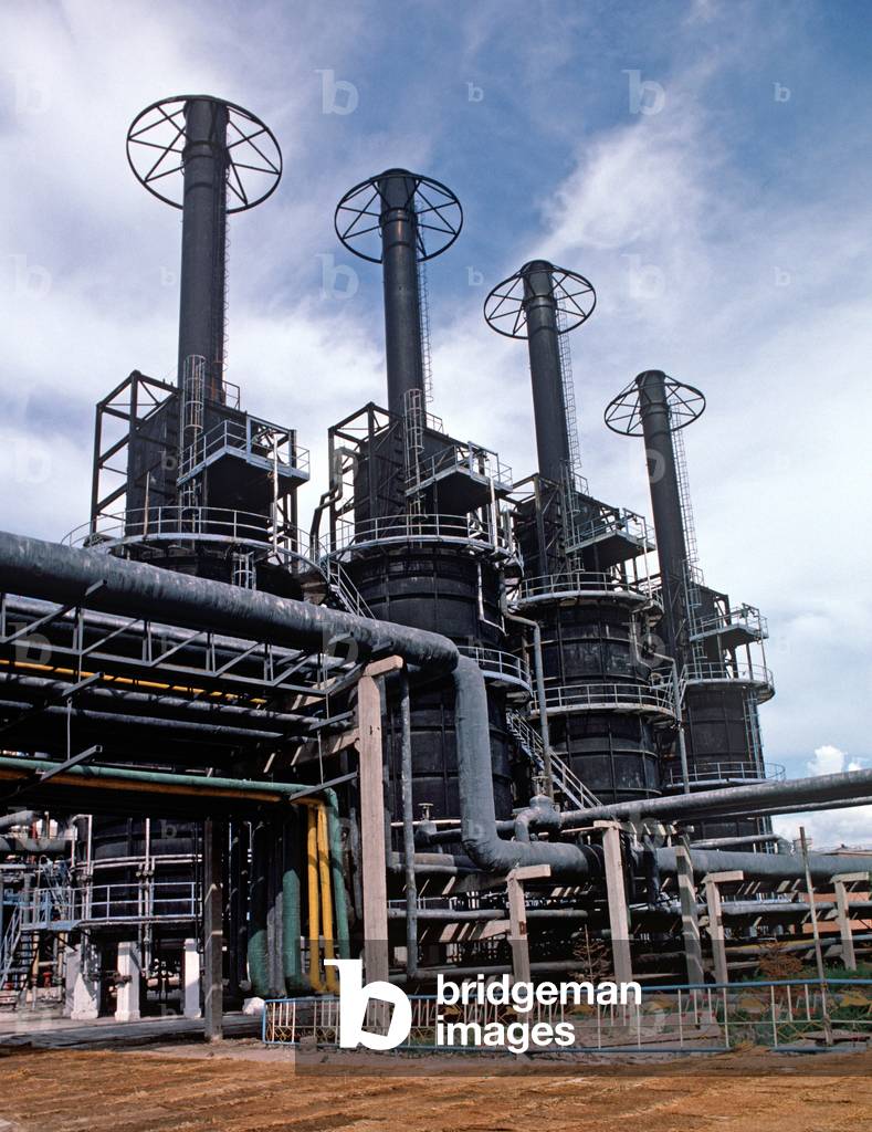 Petroleum refinery in Daqing, Heilongjiang Province, China (photo)