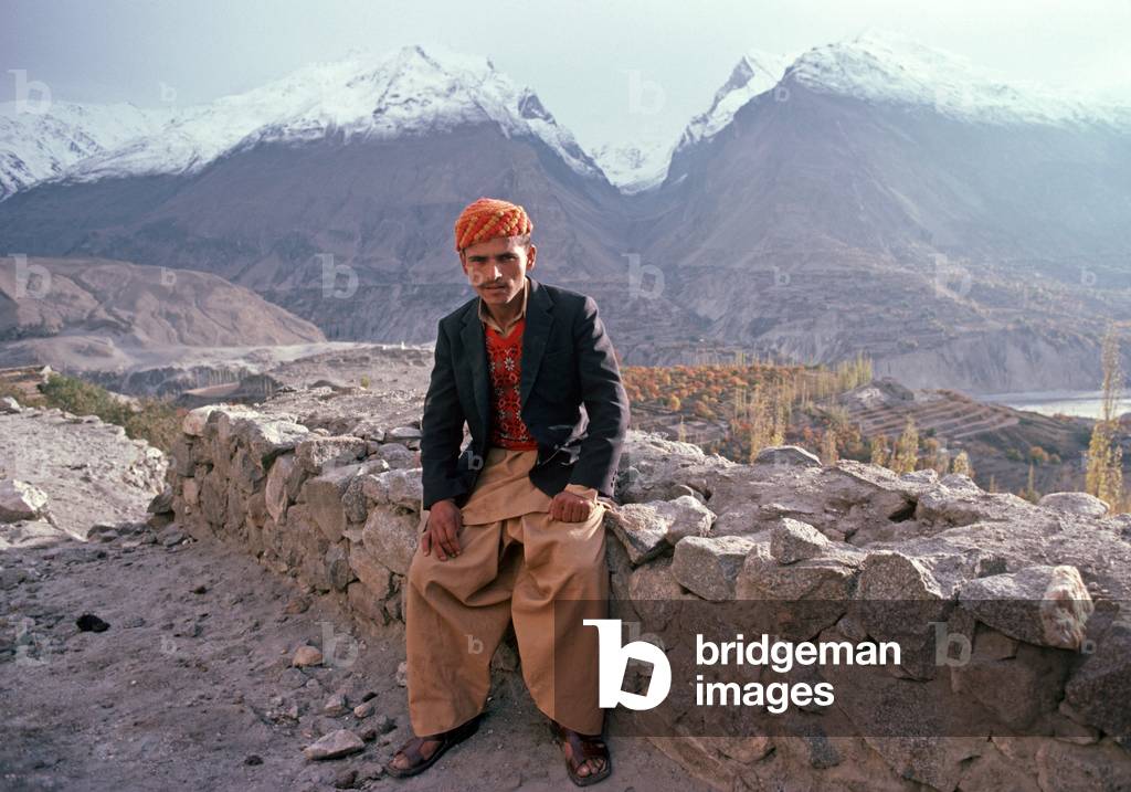 Tribesman in Hunza Valley, Gigit-Baltistan Administrative Area, Karakoram Mountains, Pakistan, 1980s, 80s, 1980-1990 (photo)