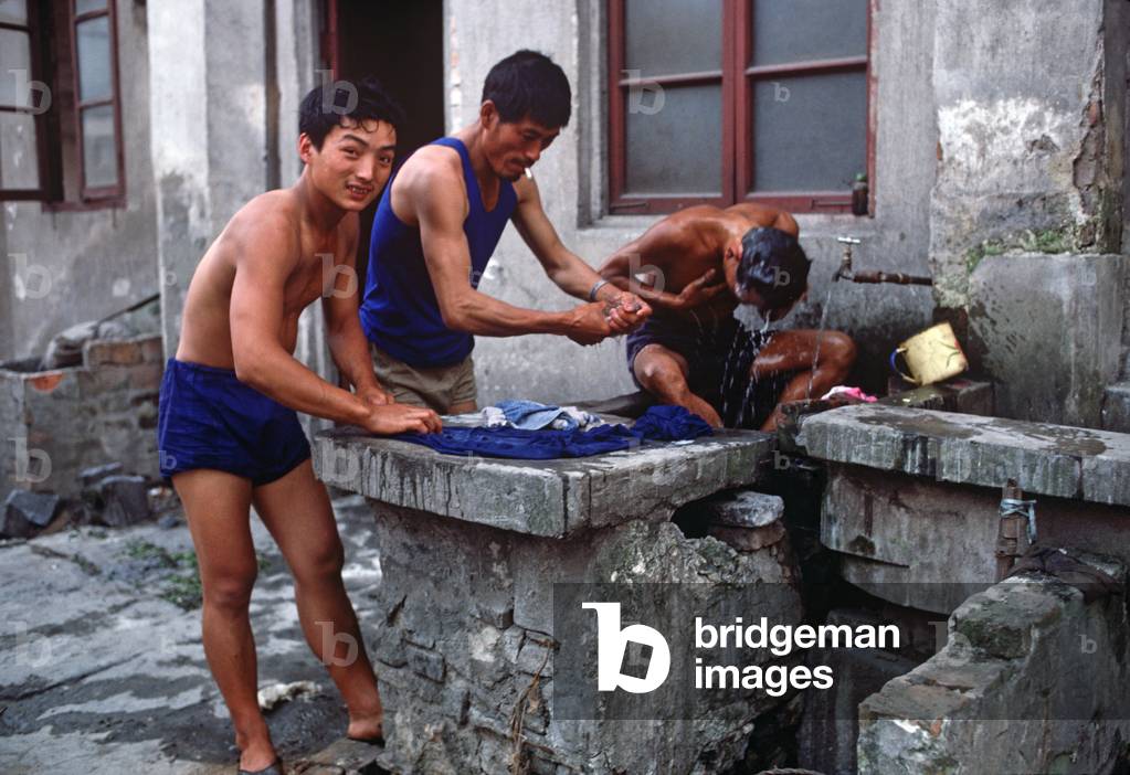 Men outside bathing and washing, Hangzhou, Zhejiang Province, China (photo)
