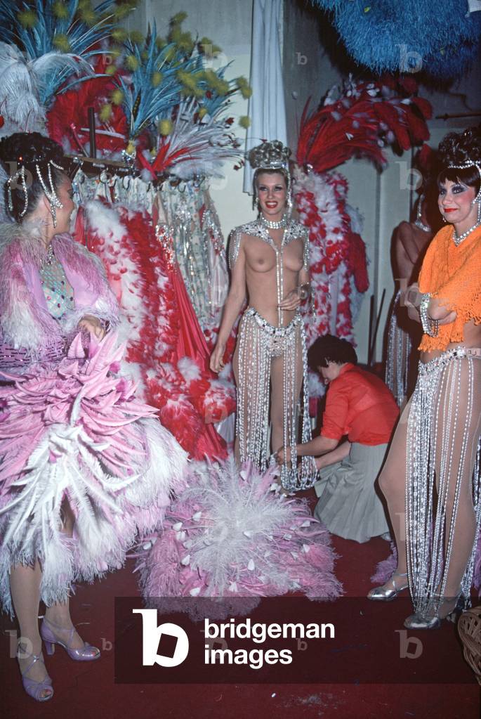 Show girls, dancers, backstage of the Moulin Rouge Cabaret, Clichy, Paris, France (photo)