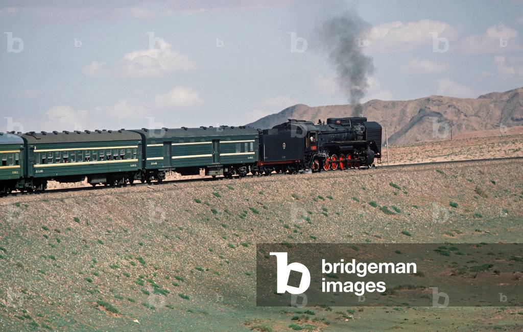 Yinchuan Lanzhou Railway, Ningxia Hui Province, China (photo)