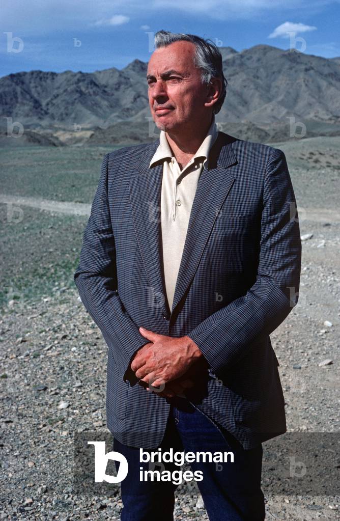 Gore Vidal in the Gobi Desert, Mongolia, 1982 (photo)
