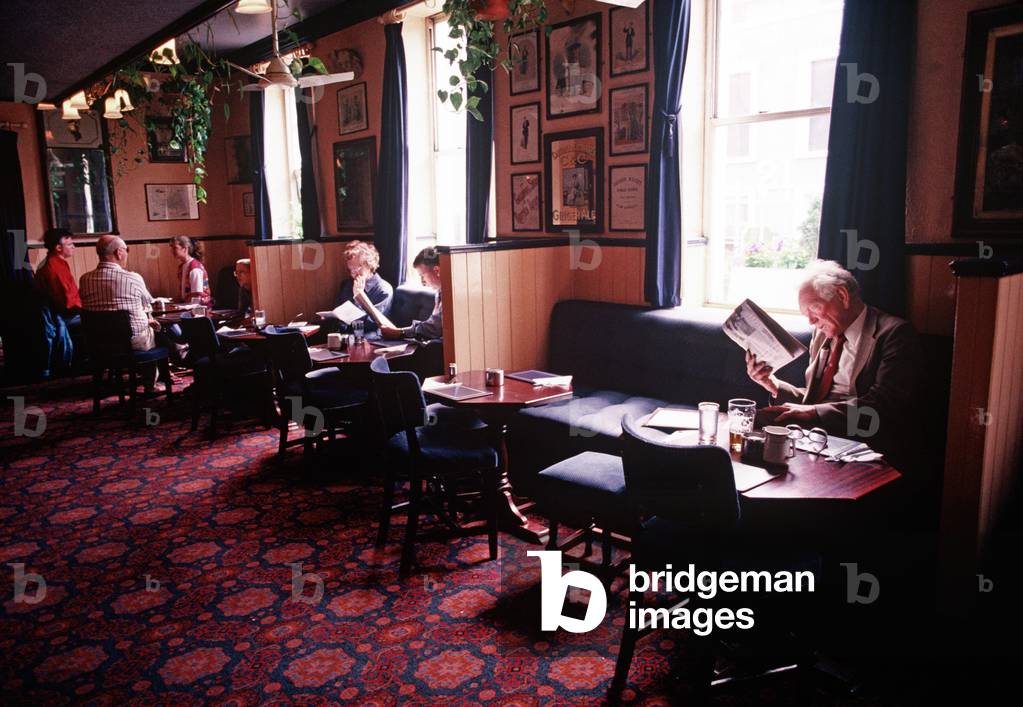 The Bailey Bar, Duke Street, Dublin frequented by James Joyce and also appears in his novel Ulysses, Ireland (photo)