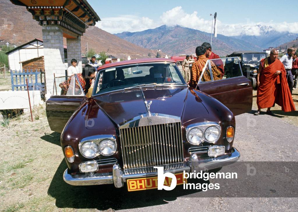 Rolls Royce Silver Shadow, Bhutan 1, Chief Buddhist monks car at Paro airport to collect the Bhutanese Abbot, Paro, Bhutan, Himalayas (photo)