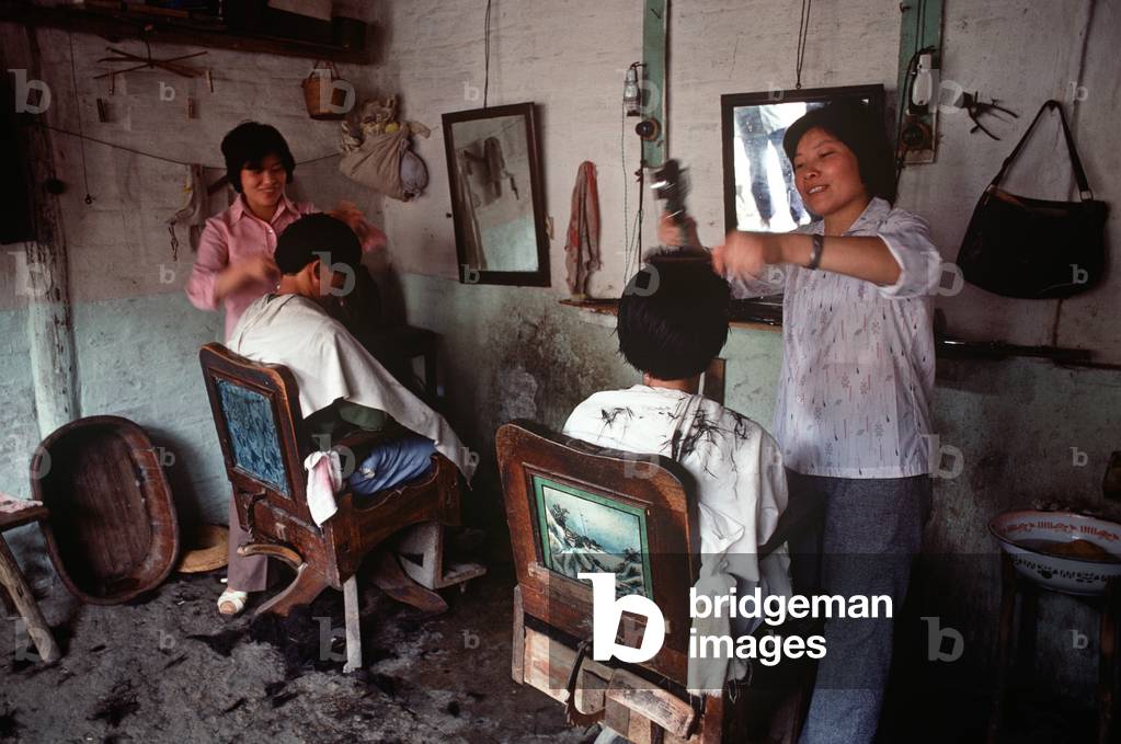 Barbers shop in Shaoxing, China (photo)
