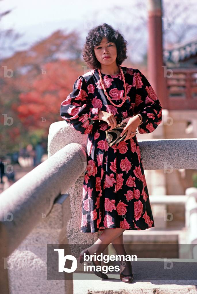 Korean lady posing for the camera outside Sokkuram Temple part of the Bulguksa Temple complex, Head of the Jogye order of Korean Buddhism, South Korea, Asia (photo)