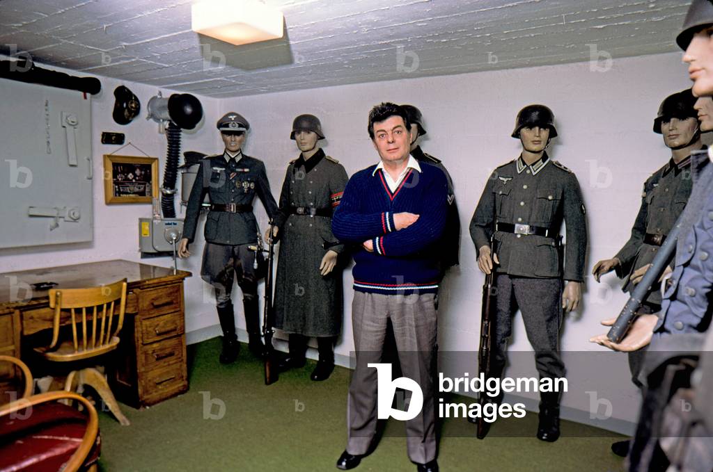 Inside family fall out-underground nuclear fall-out shelter, Switzerland (photo)