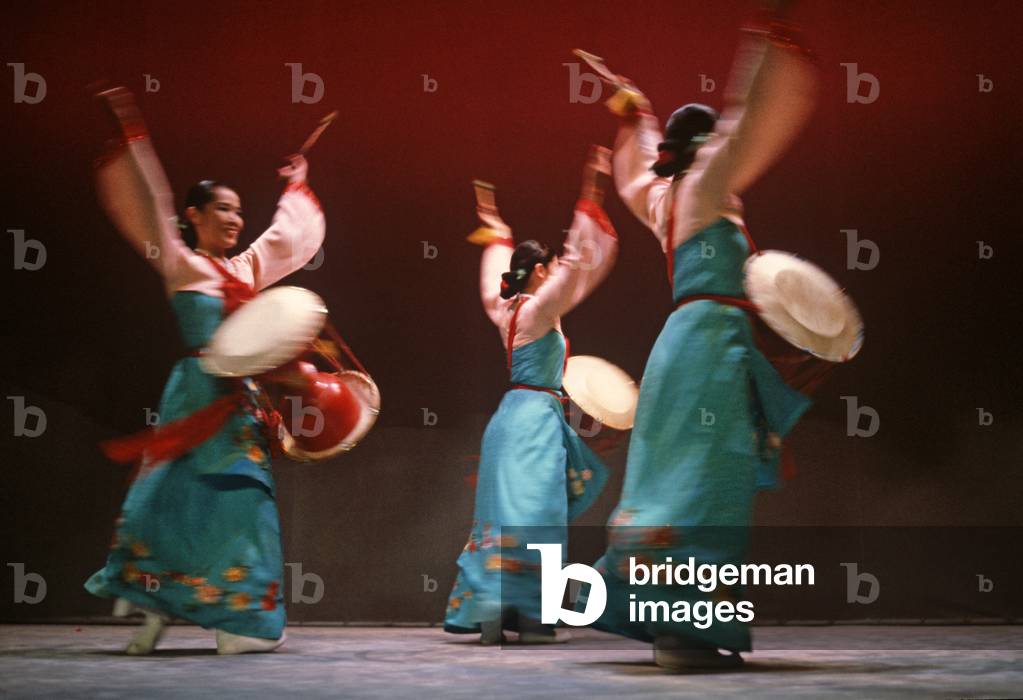 Dancers from the Seoul Metropolitan Dance Theatre, South Korea, Asia (photo)