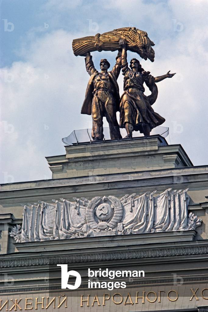 Soviet style sculpture on Pavilion of Economic Achievement, Moscow, Russia (photo)