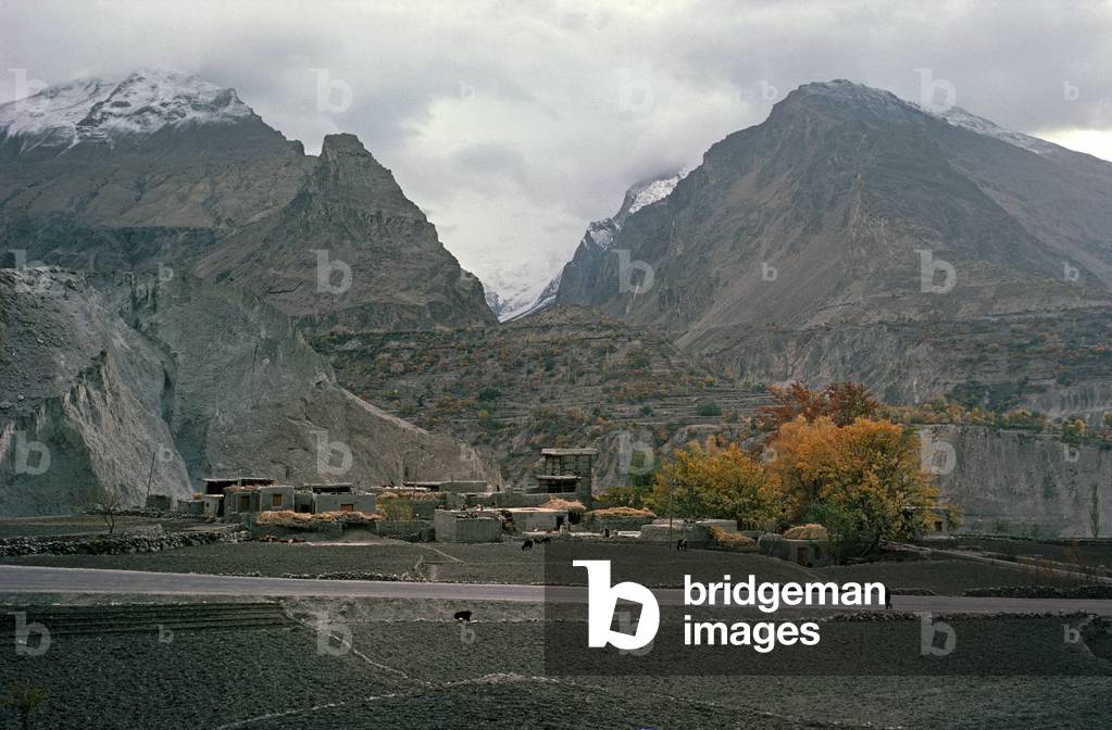 Hunza Valley in autumn,  Karakoram Mountains, Gilgit-Baltistan Administrative Area, Pakistan (photo)