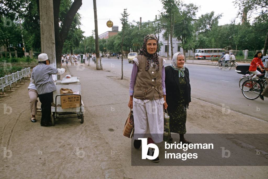 Harbin Russians on way to Russian Orthodox church, Harbin, Heilongjiang Province, China (photo)