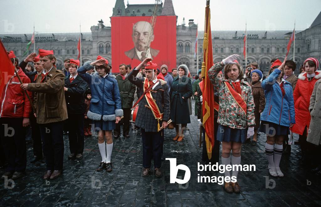 Young Pioneers on a visit to Red Square, Moscow, Russia (photo)
